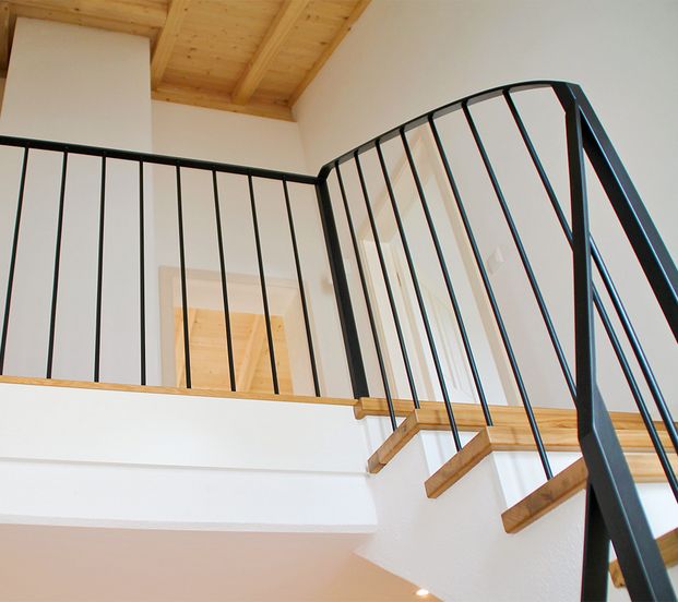 Schreinerei Kraller: Betontreppe mit Eichenstufen Illustration 4 Treppen Stiegen mit Eichenstufen