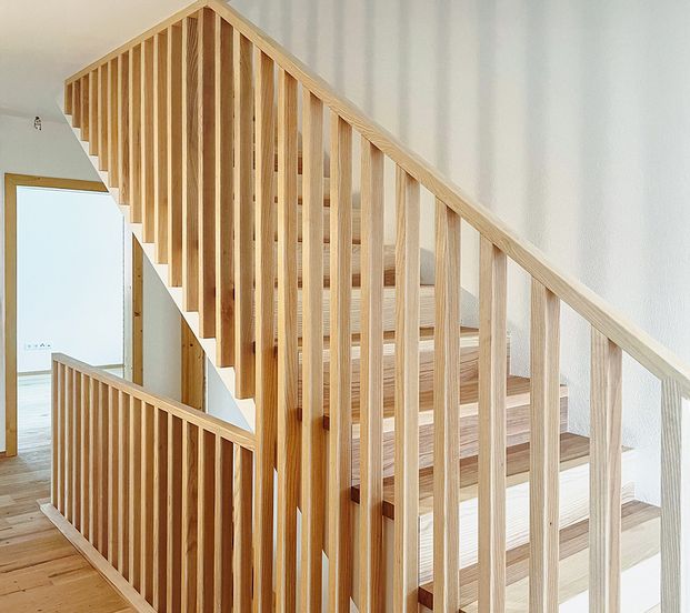 Treppe mit Harfengeländer Treppe mit Harfengeländer