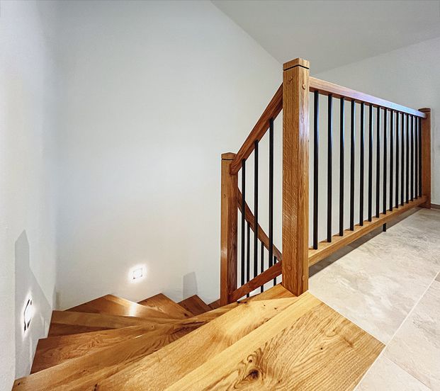 Betontreppe mit Eichenstufen Betontreppe mit Eichenstufen